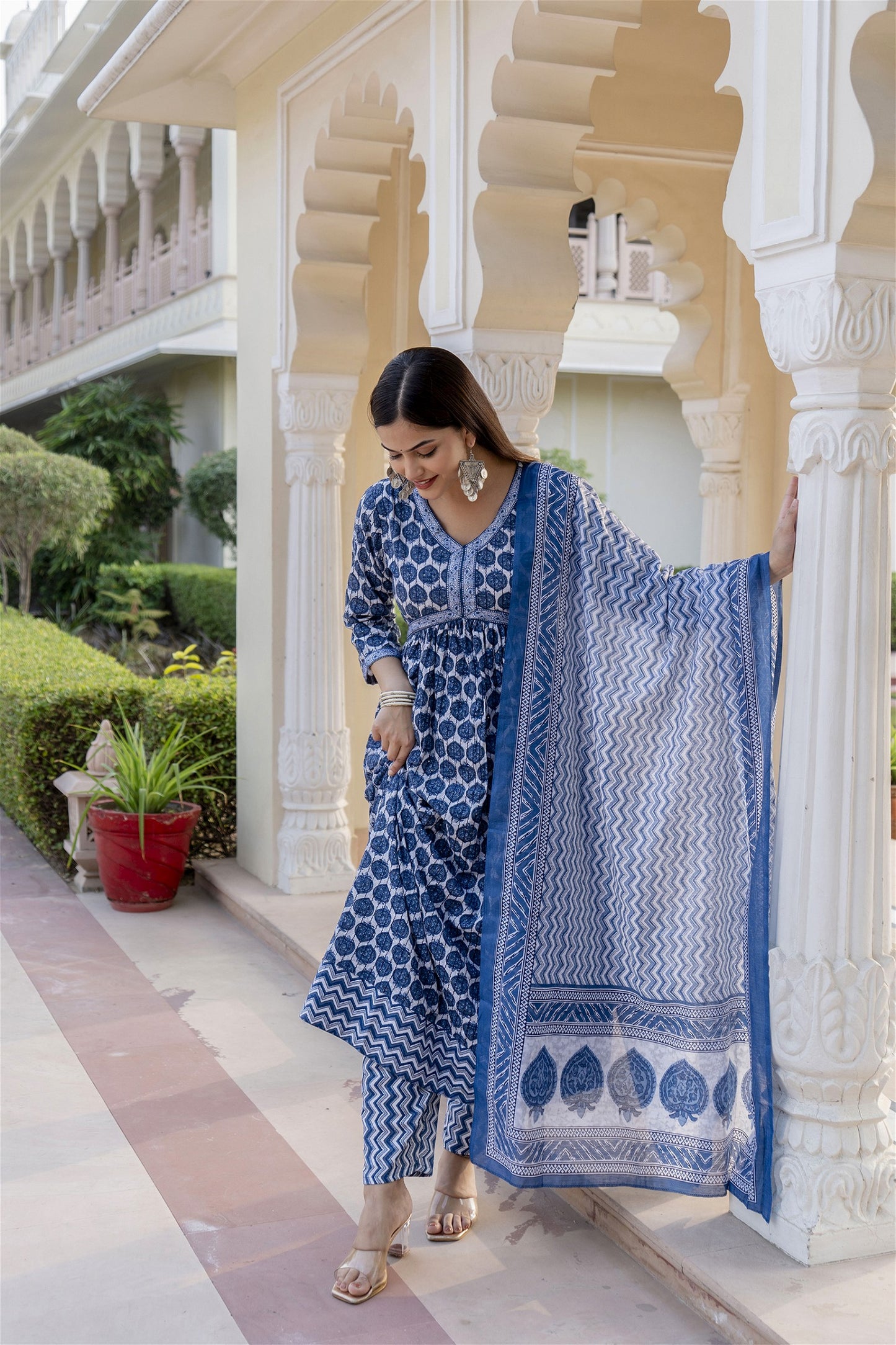 Women Rayon Kurta Pant Dupatta Set - VOGUEHAVENSTORE