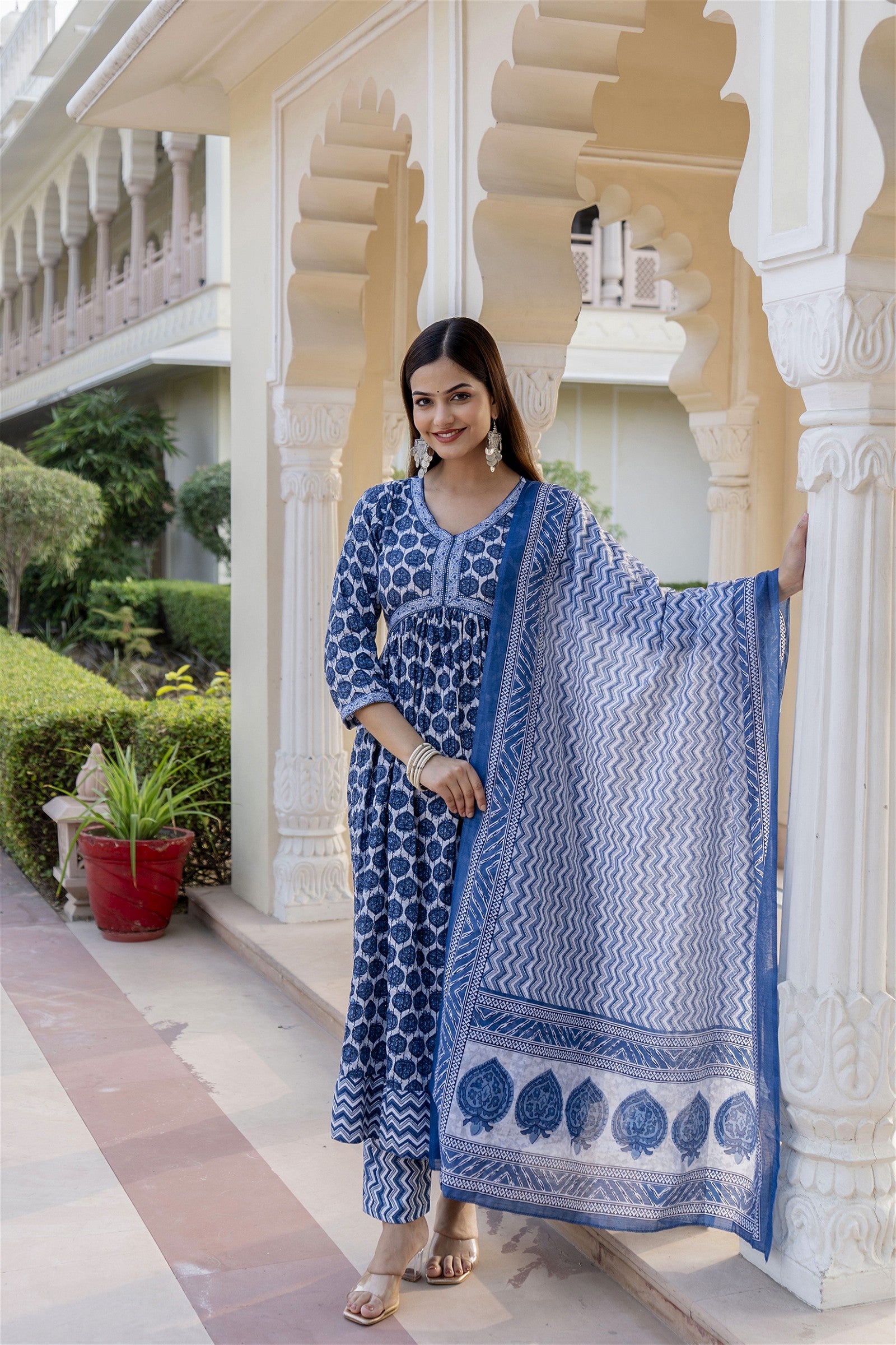 Women Rayon Kurta Pant Dupatta Set - VOGUEHAVENSTORE